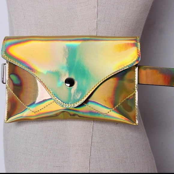 IN NOW 💕THE FANNY PACK - Picture 2 of 4